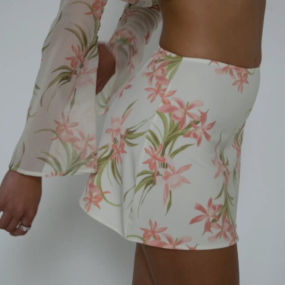 Bare Minimale Rosalinda Mini Skirt & Balconette Bra Set - Picture 3 of 9